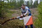 Kömpänmäki -nimisen kartan tekijä Pekka ohjaa suunnistajat tiistaina leimaamaan aivan uuteen maastoon.